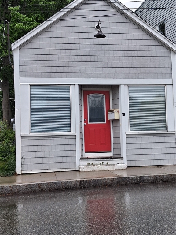 19 School St, Merrimac, Massachusetts 01860