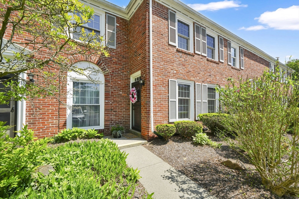 148 Jamestown Dr, Springfield, Massachusetts 01108