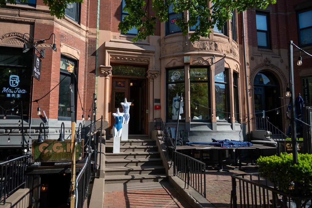 268 Newbury St, Boston, Massachusetts 02116