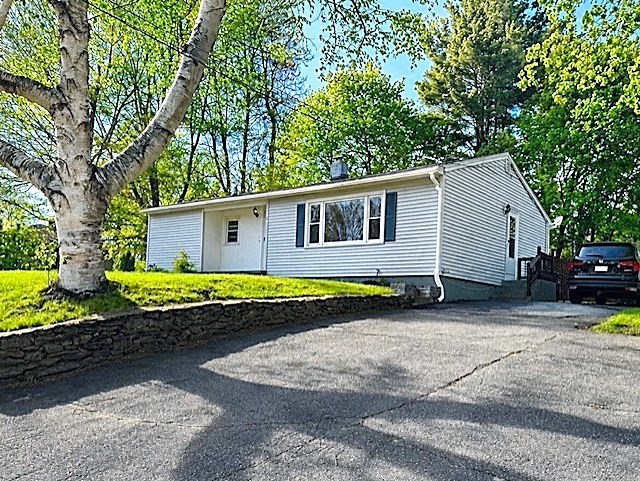 11 Ringer St, Leominster, Massachusetts 01453