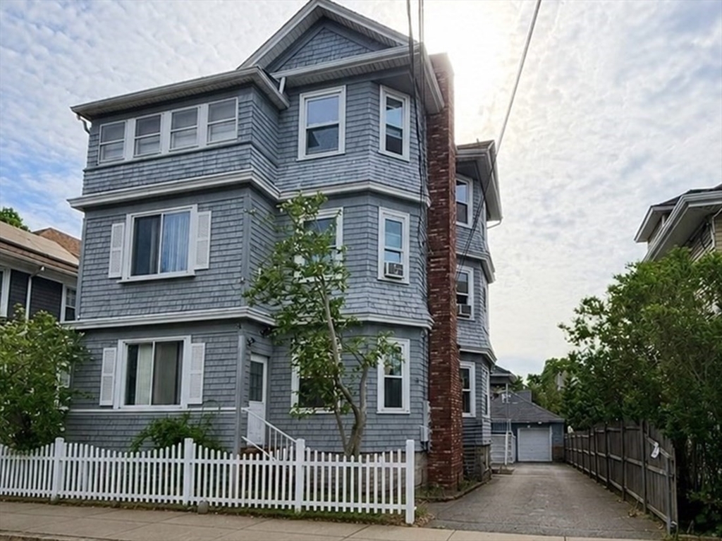 37 Shawmut St, Fall River, Massachusetts 02720