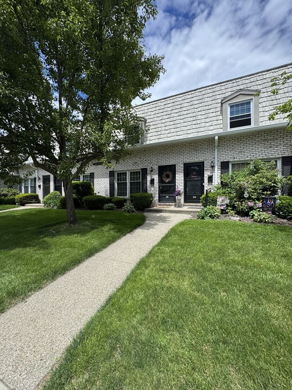 29 Plantation Dr, Agawam, Massachusetts 01001