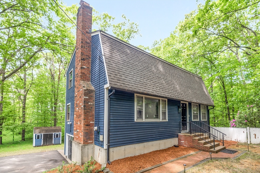 9 Colonial Rd, Sutton, Massachusetts 01590