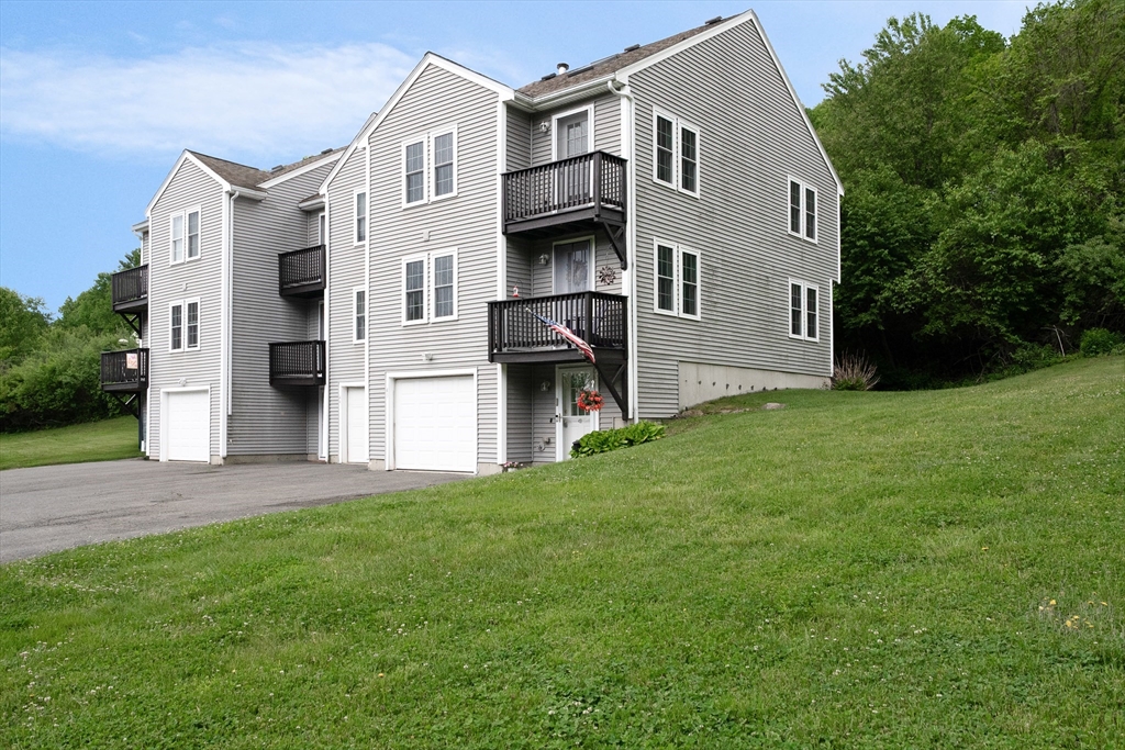 43 West Meadow Estates Drive, Townsend, Massachusetts 01474