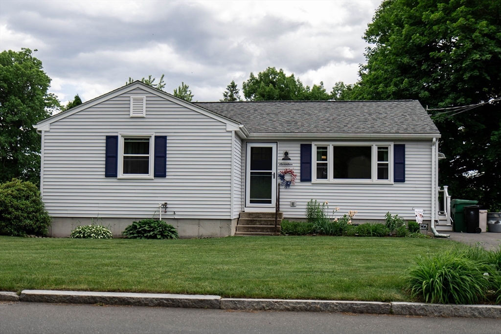 17 Hearthstone Ter, Chicopee, Massachusetts 01020