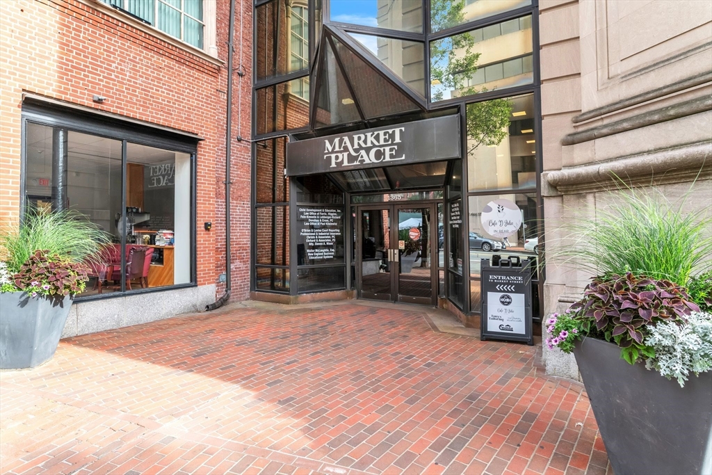 1365 Main St, Springfield, Massachusetts 01103