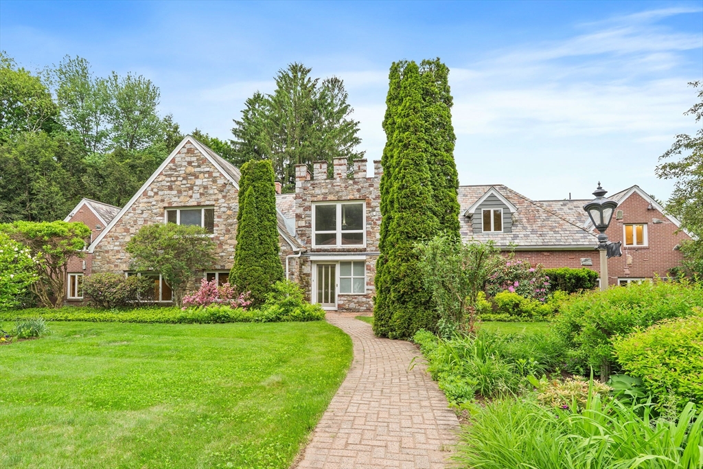 1 Knollwood Dr, Worcester, Massachusetts 01609