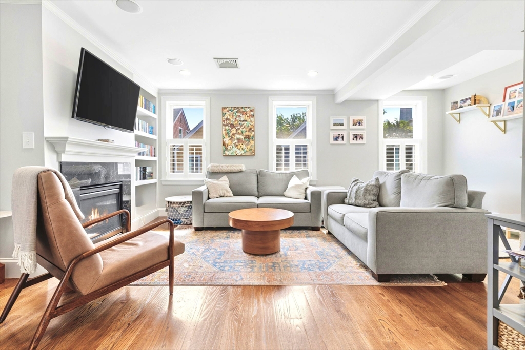 77 Green St, Boston, Massachusetts 02129