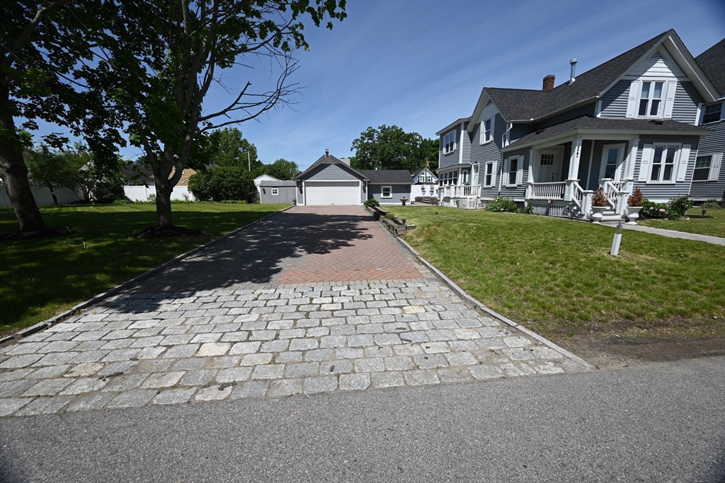 24 Brouilette St, Chelmsford, Massachusetts 01863
