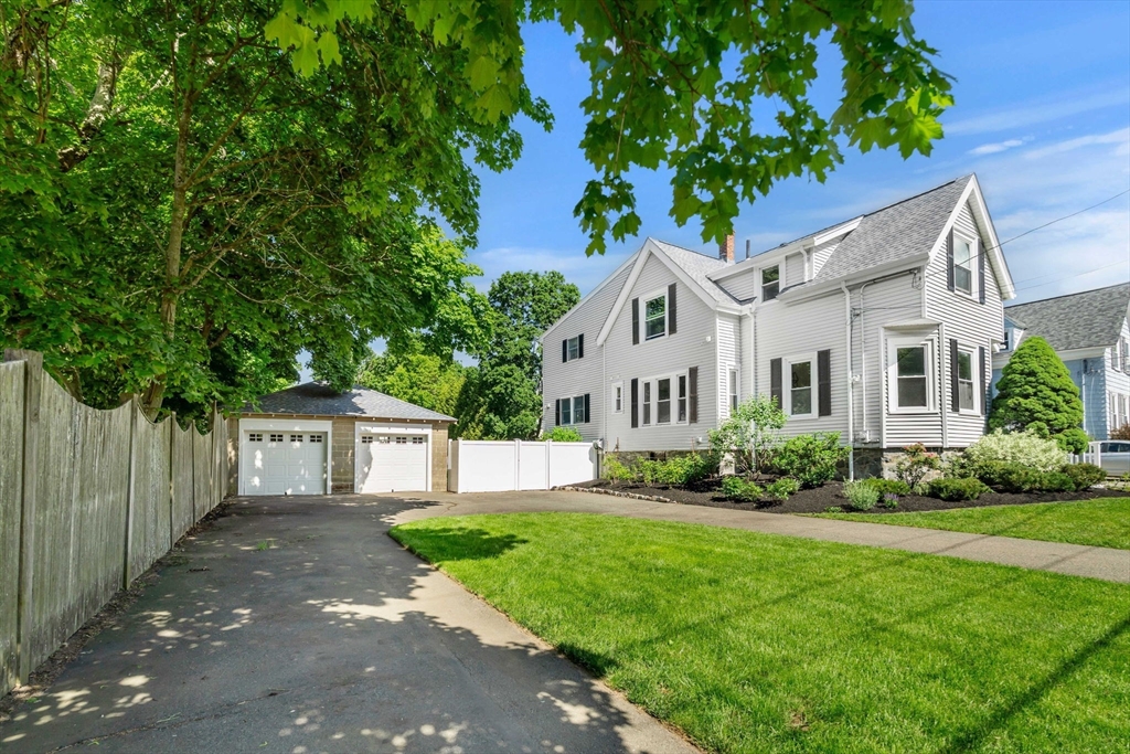 2 Swains Pond Ave, Melrose, Massachusetts 02176