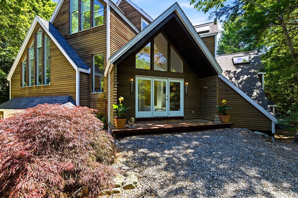 51 Deer Path, Hudson, Massachusetts 01749