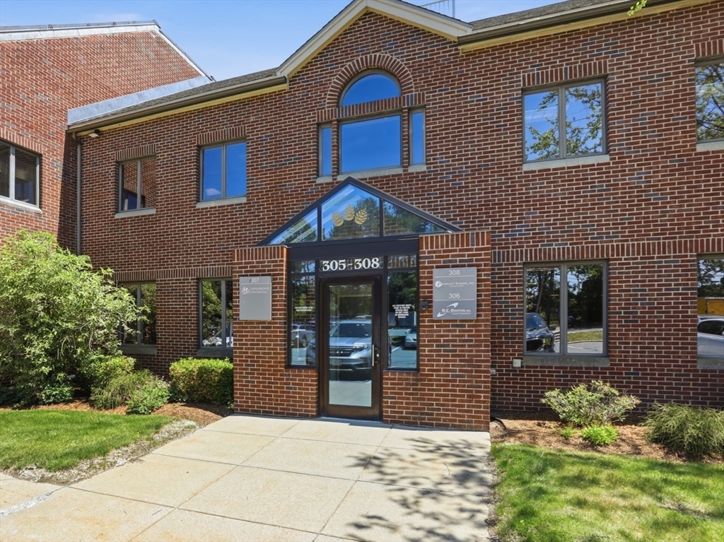 100 Conifer Hill Dr, Danvers, Massachusetts 01923