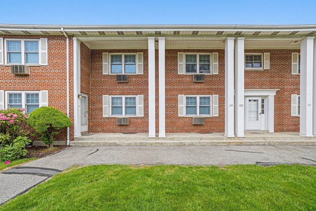 119 Emerson Gardens Rd, Lexington, Massachusetts 02420