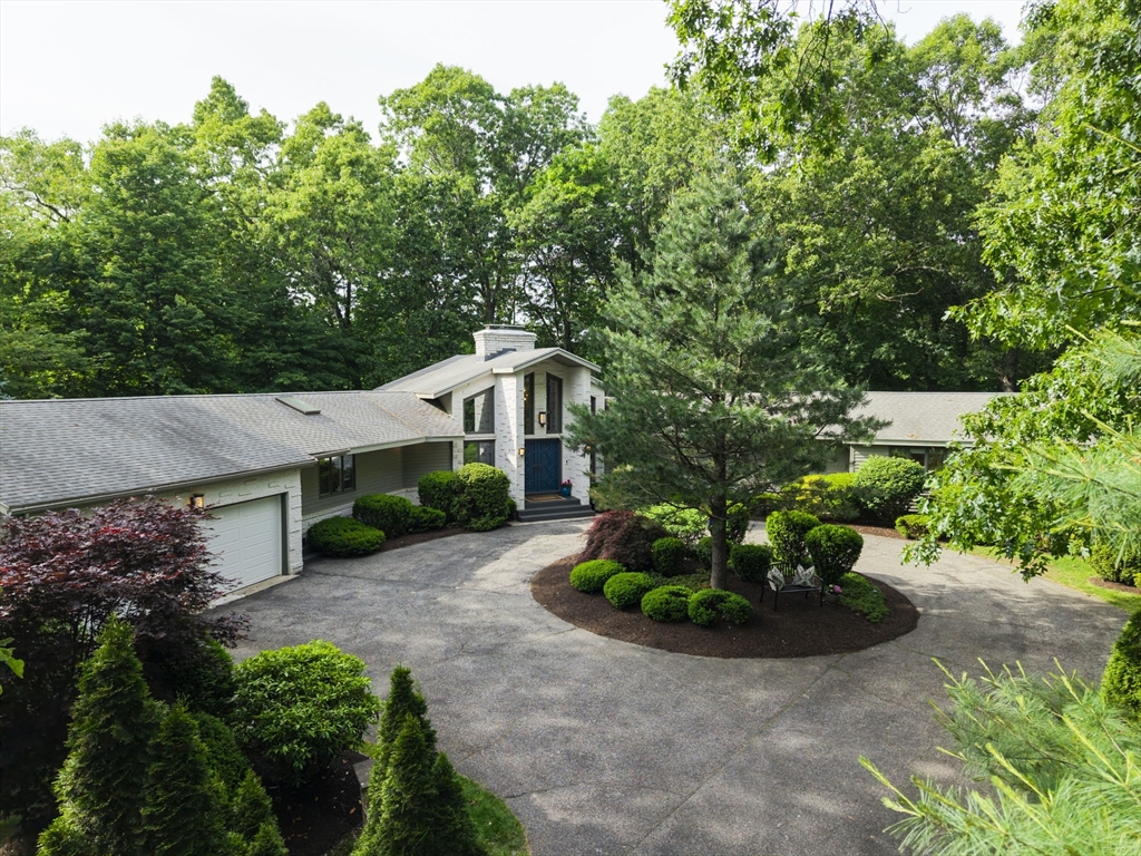 550 Wolf Swamp, Longmeadow, Massachusetts 01106