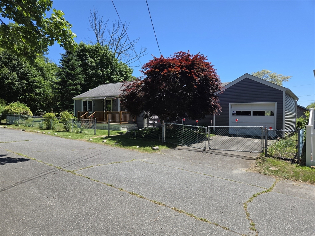 18 Grant St, Acushnet, Massachusetts 02743