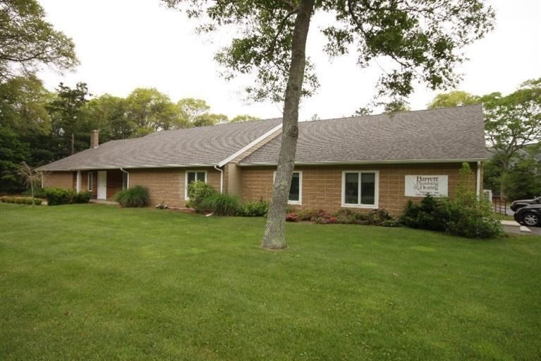10 Edgerton Dr, Falmouth, Massachusetts 02556