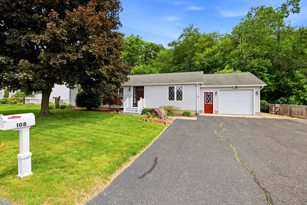 108 Oak Knolls Circle, Ludlow, Massachusetts 01056