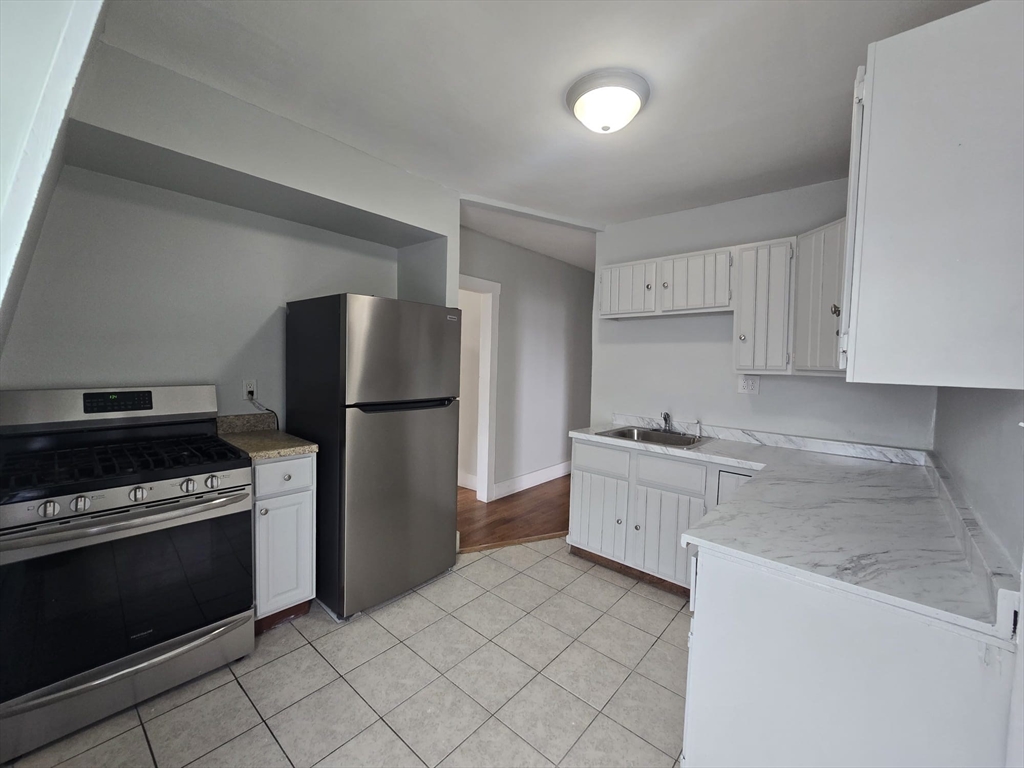 67 Farnham St, Lawrence, Massachusetts 01843