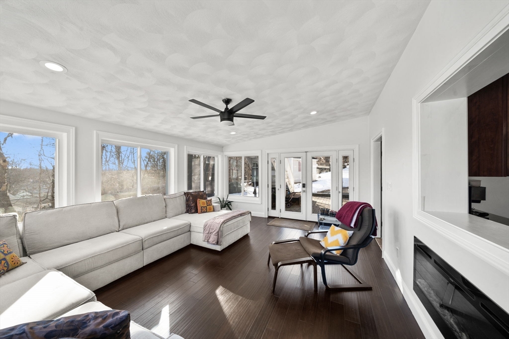 6 Fairlawn Road, Burlington, Massachusetts 01803