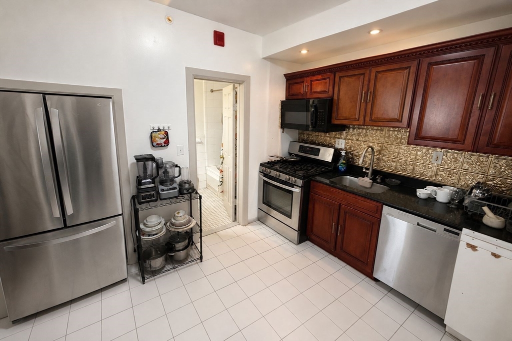 285 Lynn Shore Dr, Lynn, Massachusetts 01902
