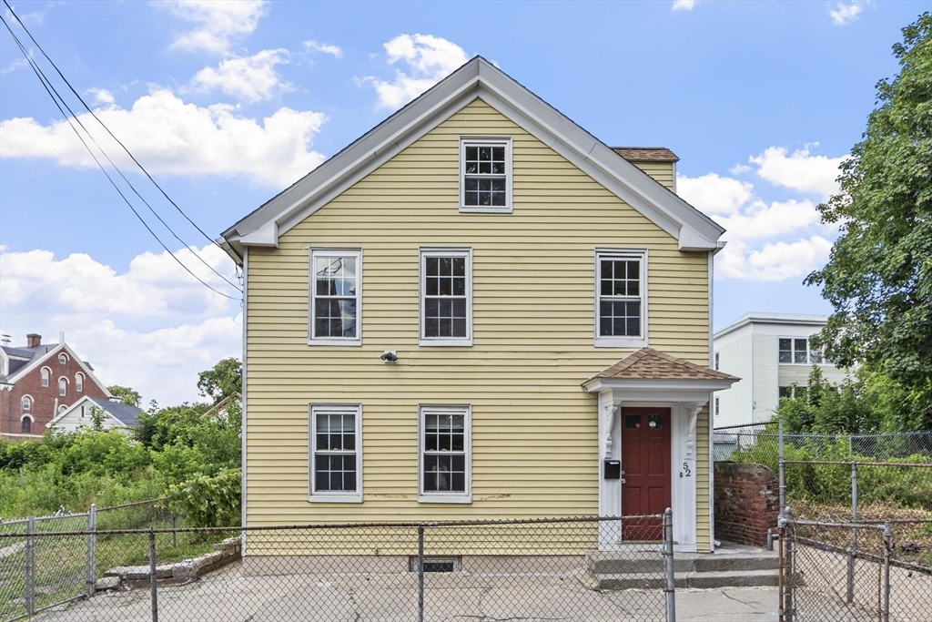 52 Auburn St, Lowell, Massachusetts 01852