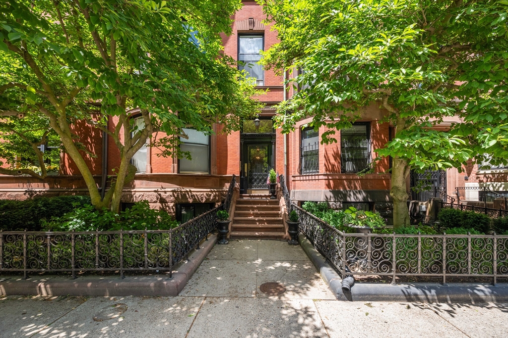 207 Commonwealth Ave, Boston, Massachusetts 02116