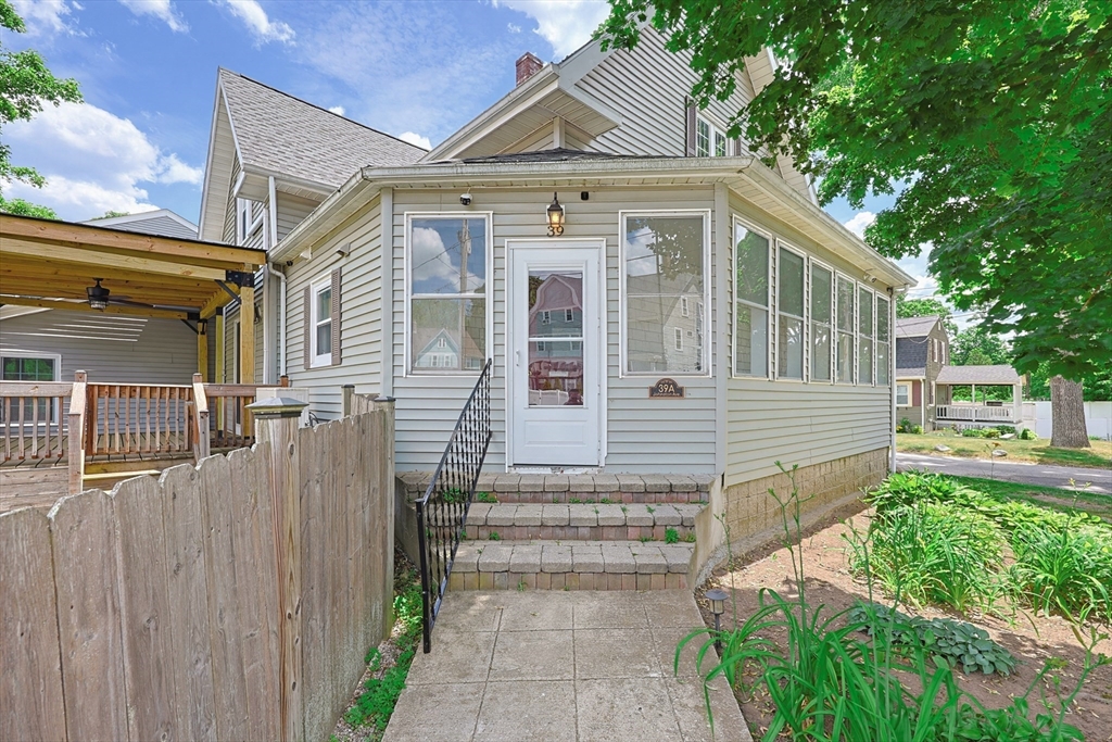39 Johnston Avenue, Northbridge, Massachusetts 01588
