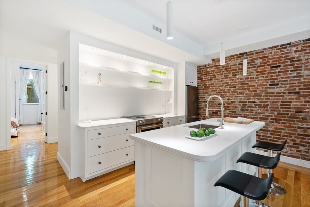 15 Regent Circle, Brookline, Massachusetts 02445