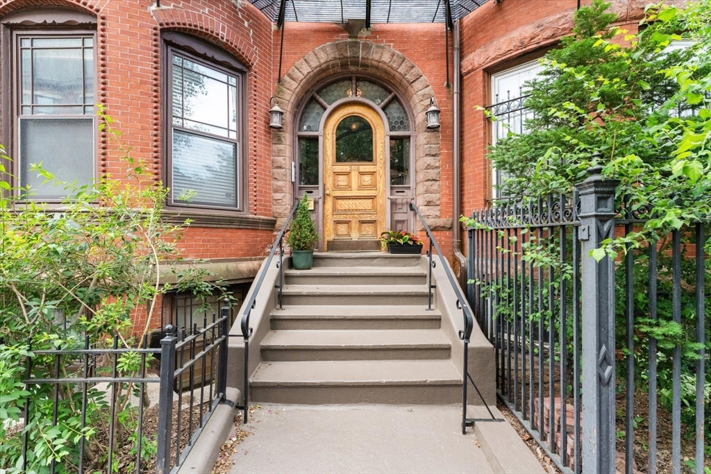 203 Saint Botolph, Boston, Massachusetts 02115