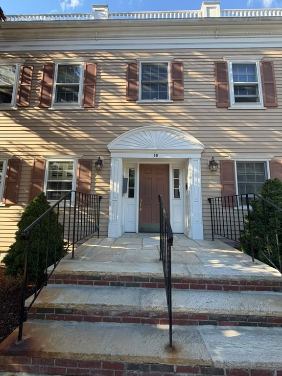 18 Weatherly Dr, Salem, Massachusetts 01970