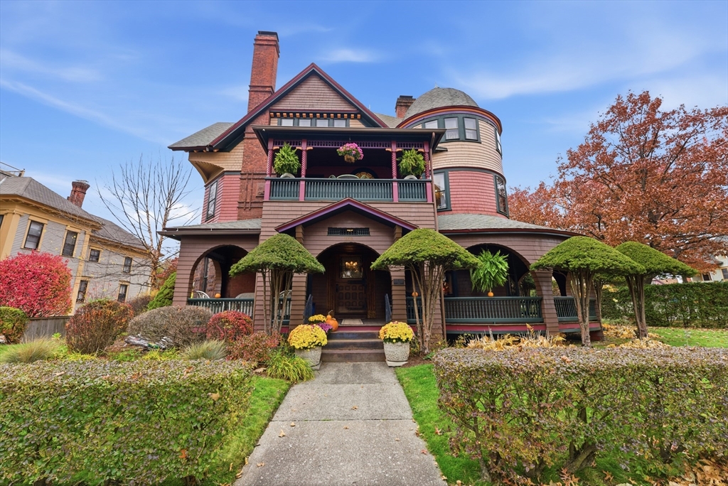 1176 Worthington St, Springfield, Massachusetts 01104