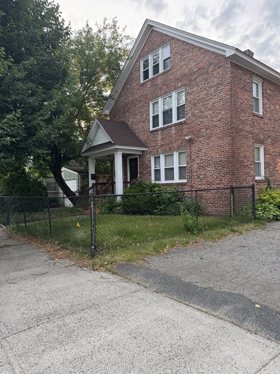 30-32 Colchester St, Springfield, Massachusetts 01109