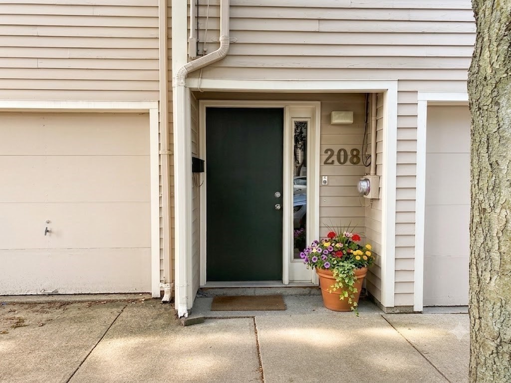 208 Charles, Cambridge, Massachusetts 02141