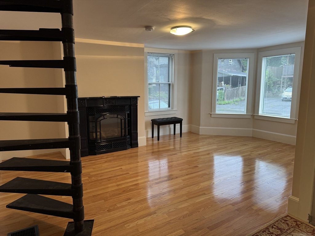 183 Pleasant St, Marblehead, Massachusetts 01945