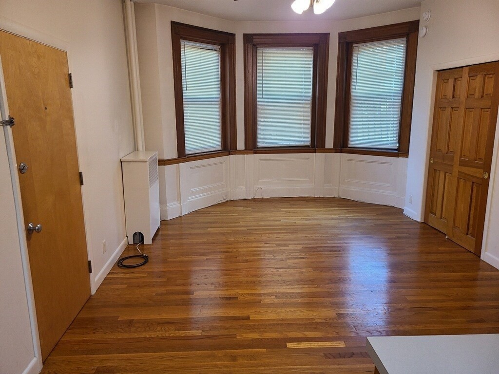 907 Beacon Street, Boston, Massachusetts 02215