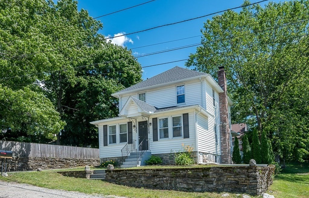 8 Simone St, Worcester, Massachusetts 01604