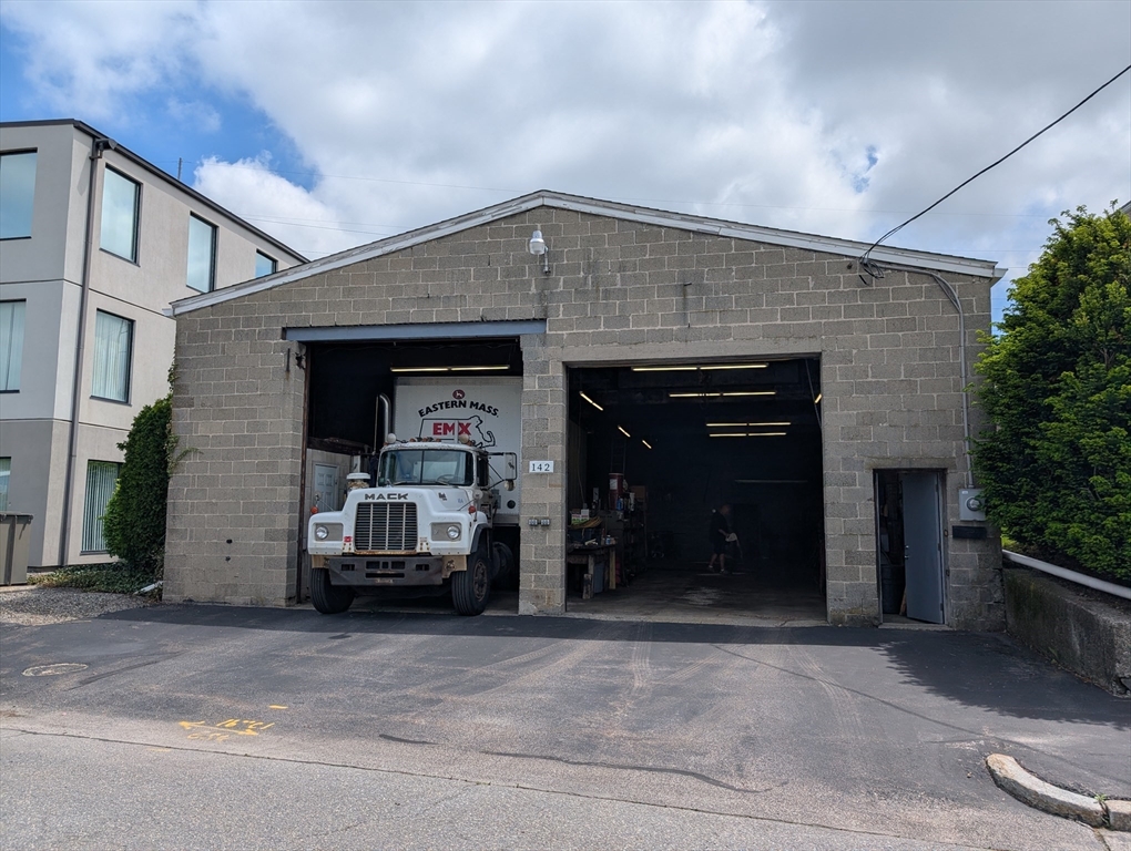 142 W Boylston Dr, Worcester, Massachusetts 01606