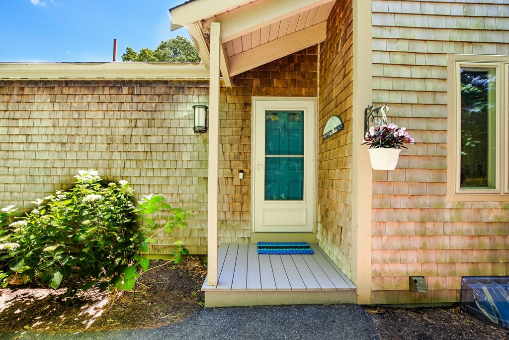 96 Shoreland Path, Falmouth, Massachusetts 02536