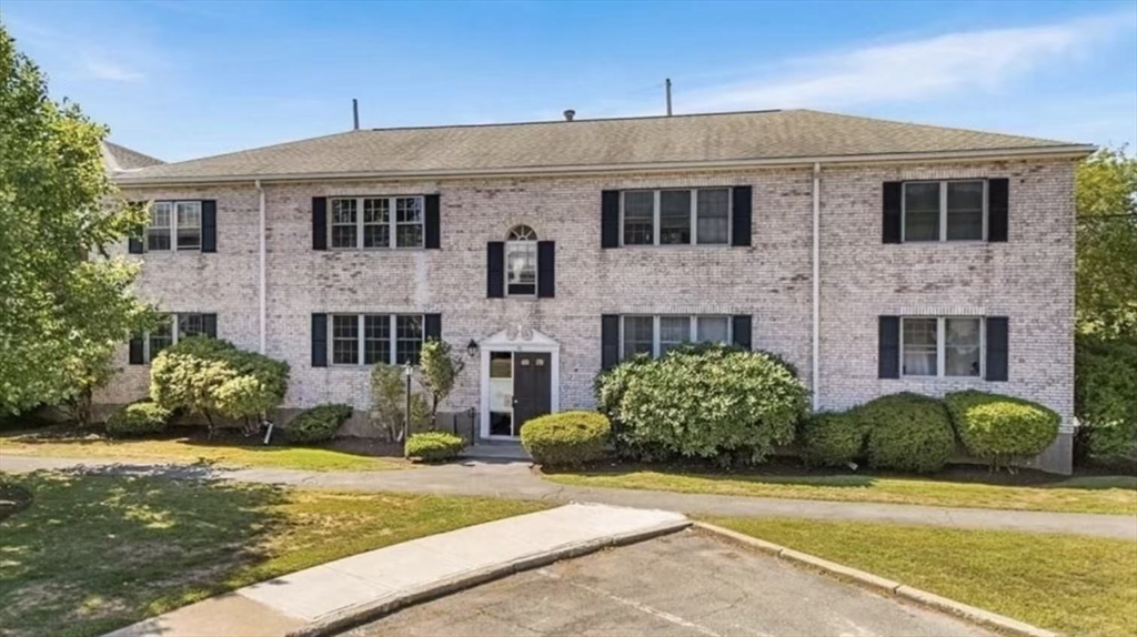 30 Lake Shore Ct, Boston, Massachusetts 02135