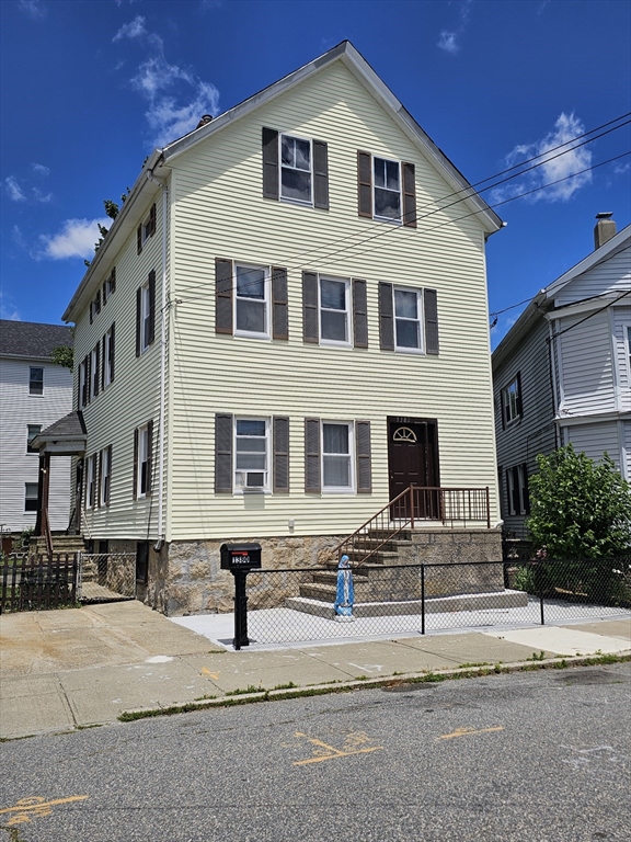 1380 Globe St, Fall River, Massachusetts 02721