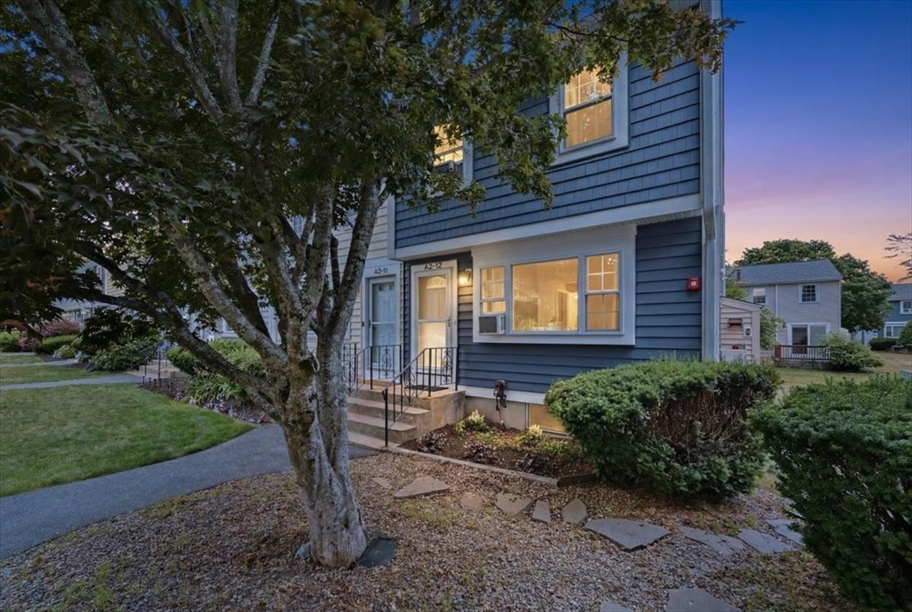 12 Lydon Ln, Halifax, Massachusetts 02338