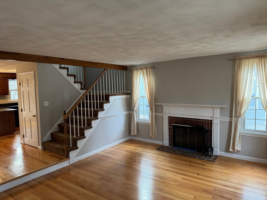 887 Wellman Ave, Chelmsford, Massachusetts 01863