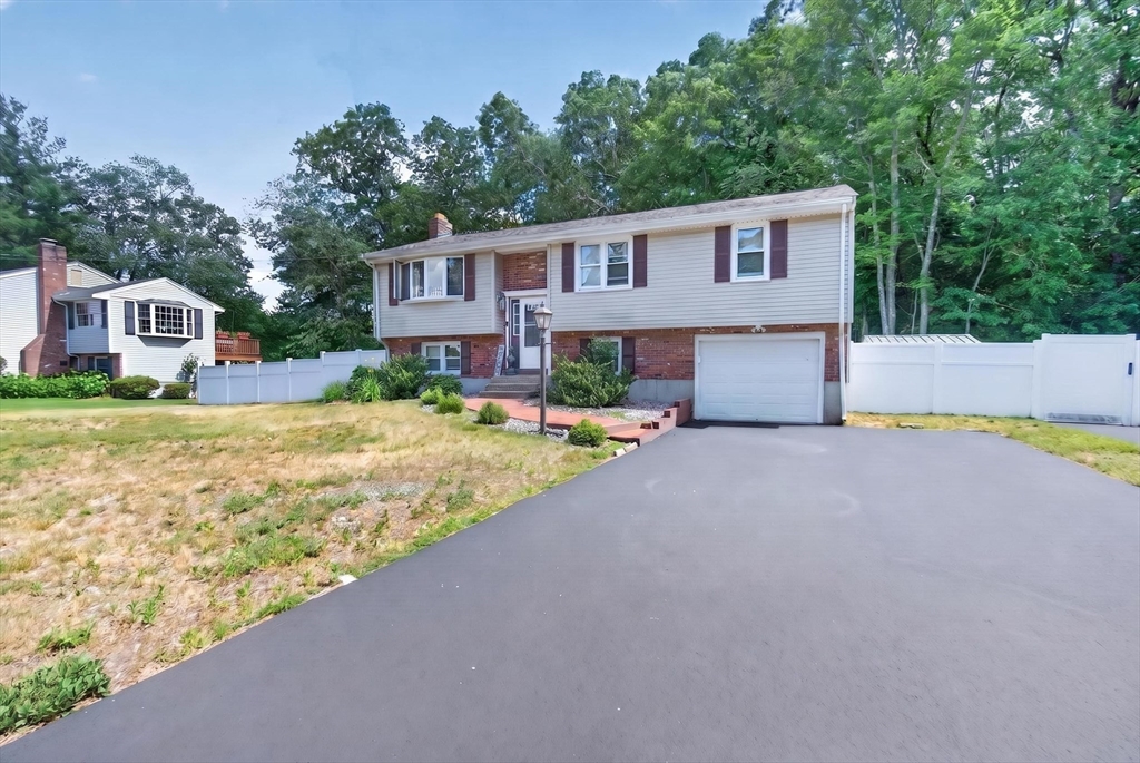 27 Mary Kennedy Dr, North Attleboro, Massachusetts 02760
