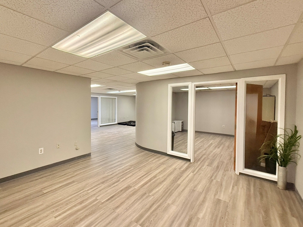 1 Elm Sq, Andover, Massachusetts 01810