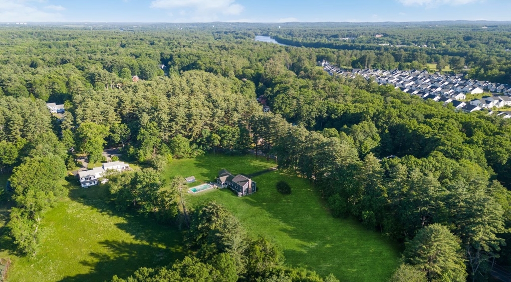 15 - 17 Lawndale Rd, Tyngsborough, Massachusetts 01879