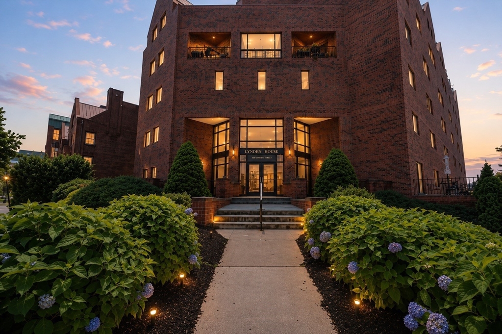 44 Elm, Worcester, Massachusetts 01690