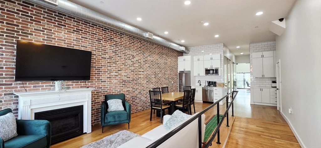82 Chelsea St, Boston, Massachusetts 02128