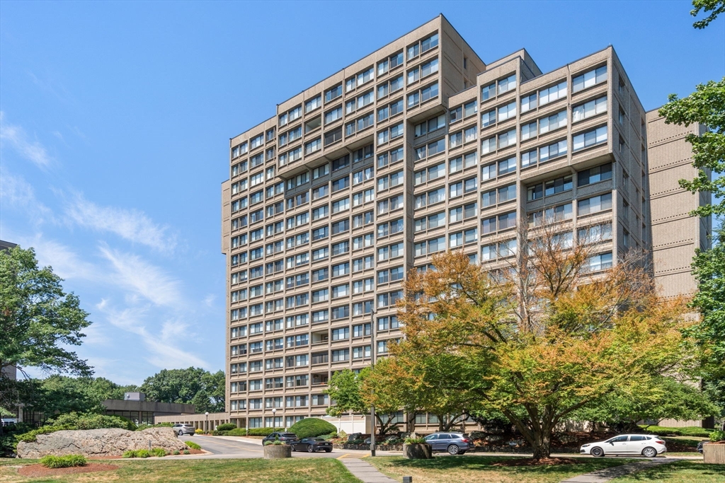 250 Hammond Pond Parkway, Newton, Massachusetts 02467