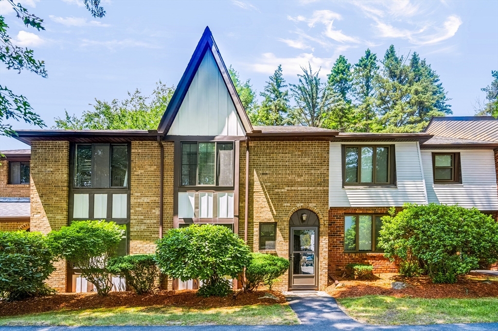8 Cobblestone Ln, Worcester, Massachusetts 01606