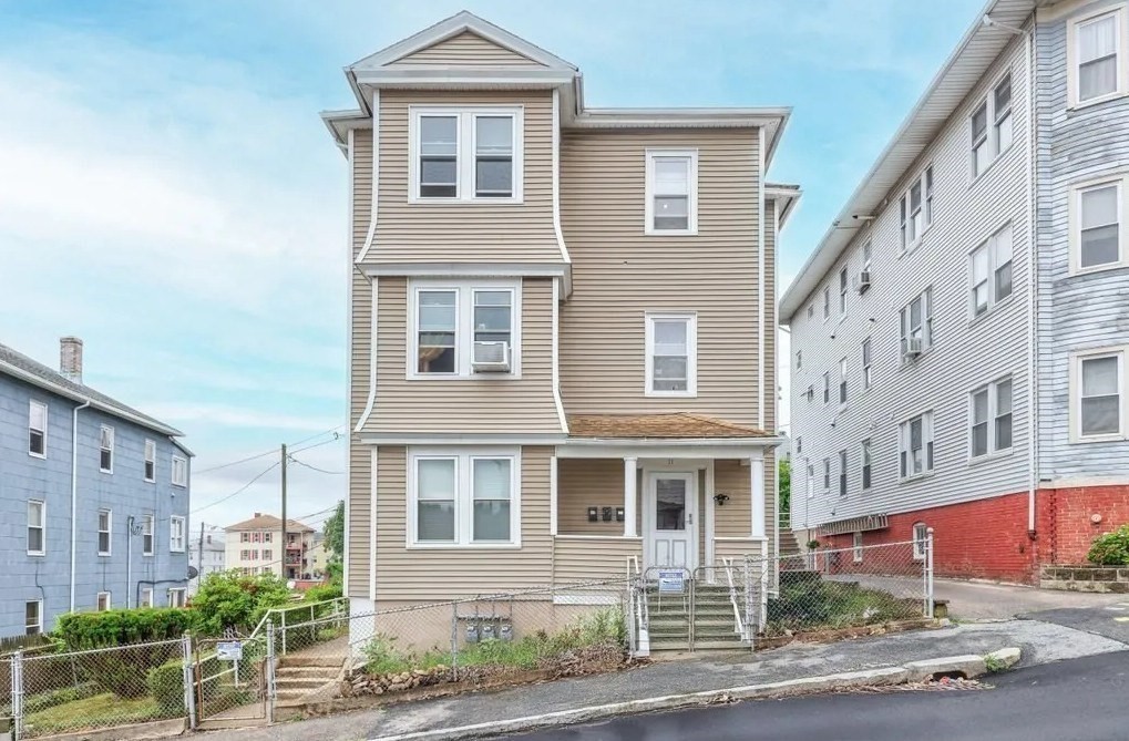 11 Shamrock St, Worcester, Massachusetts 01605